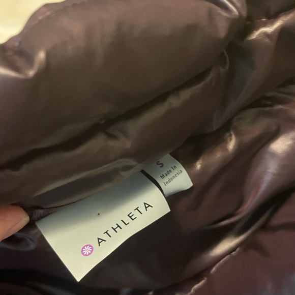 Athleta S Downabout Wild Raisin Purple Preppy Fall Winter Outdoor Puffer Vest - Picture 11 of 14